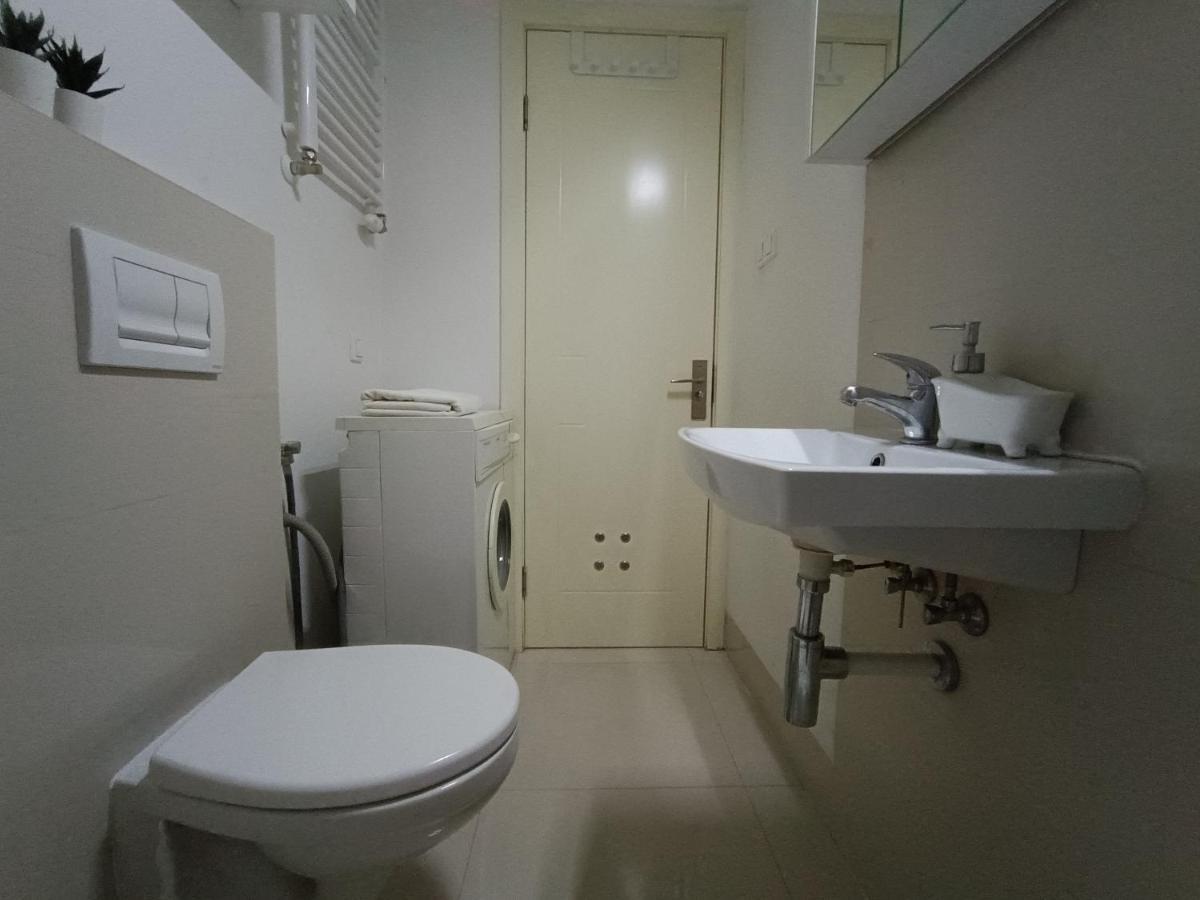 L Ajax Copernicus Center Apartment
